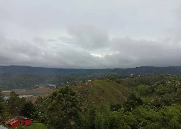 Linda Casa Con Espectacular Vista Embalse Y Piedra