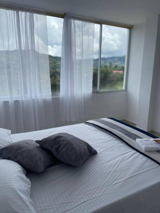 Linda Casa Con Espectacular Vista Embalse Y Piedra Holiday home